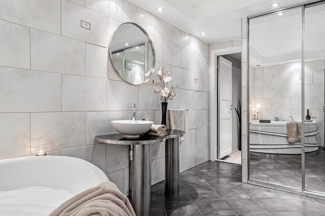Serene Elegance: A Luxurious Bathroom Escape