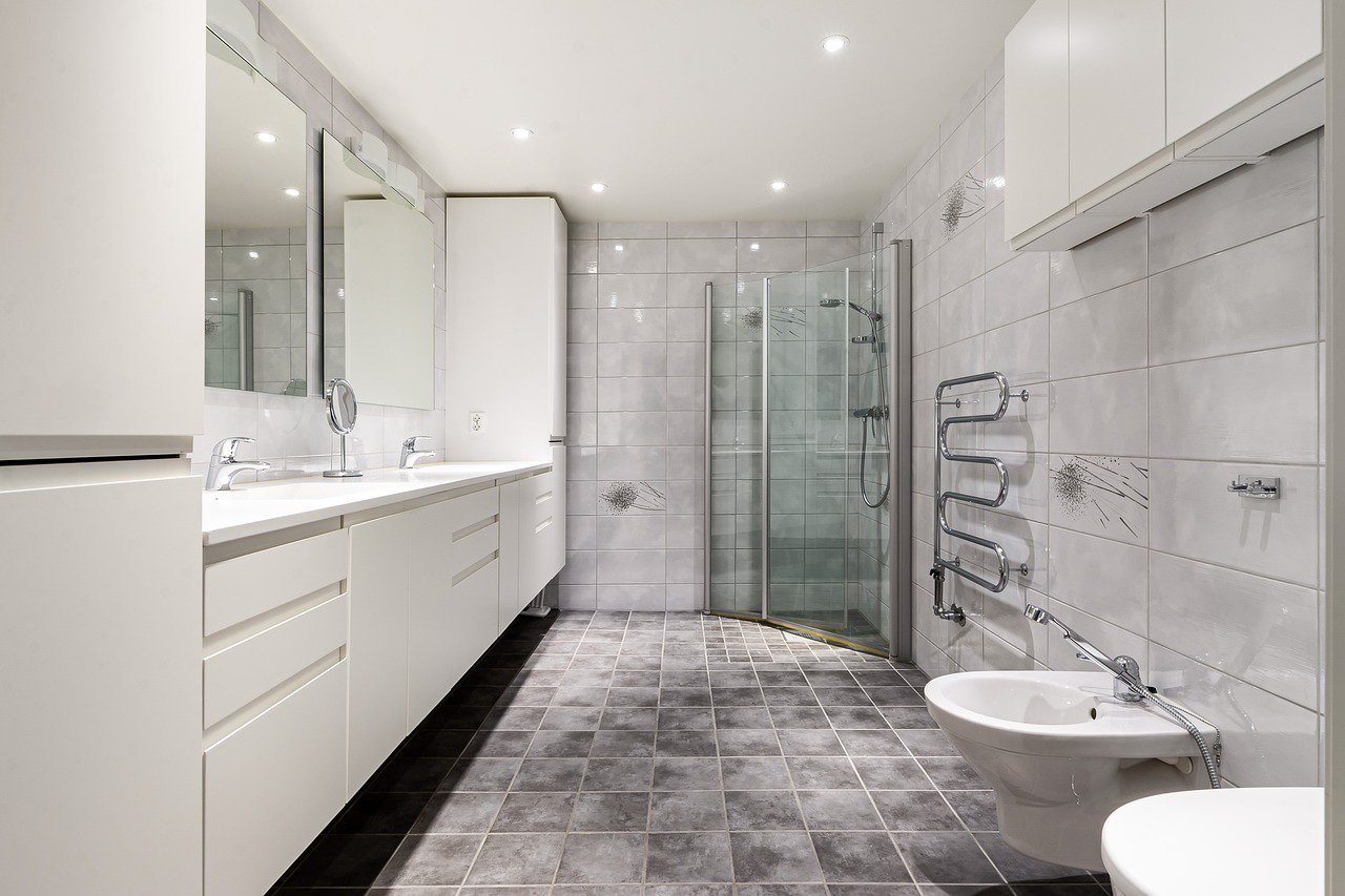 Modern Spa Sanctuary: A Bathroom Oasis of Calm