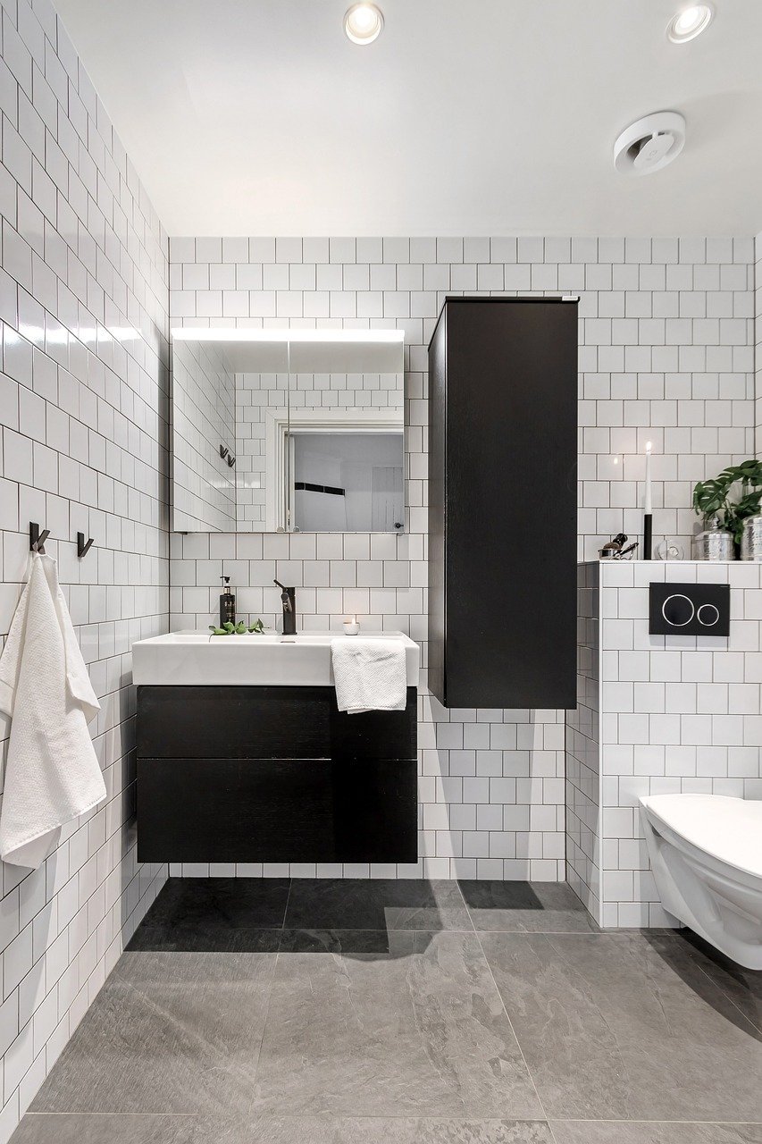 Modern Minimalism: A Bathroom Sanctuary in Black and White