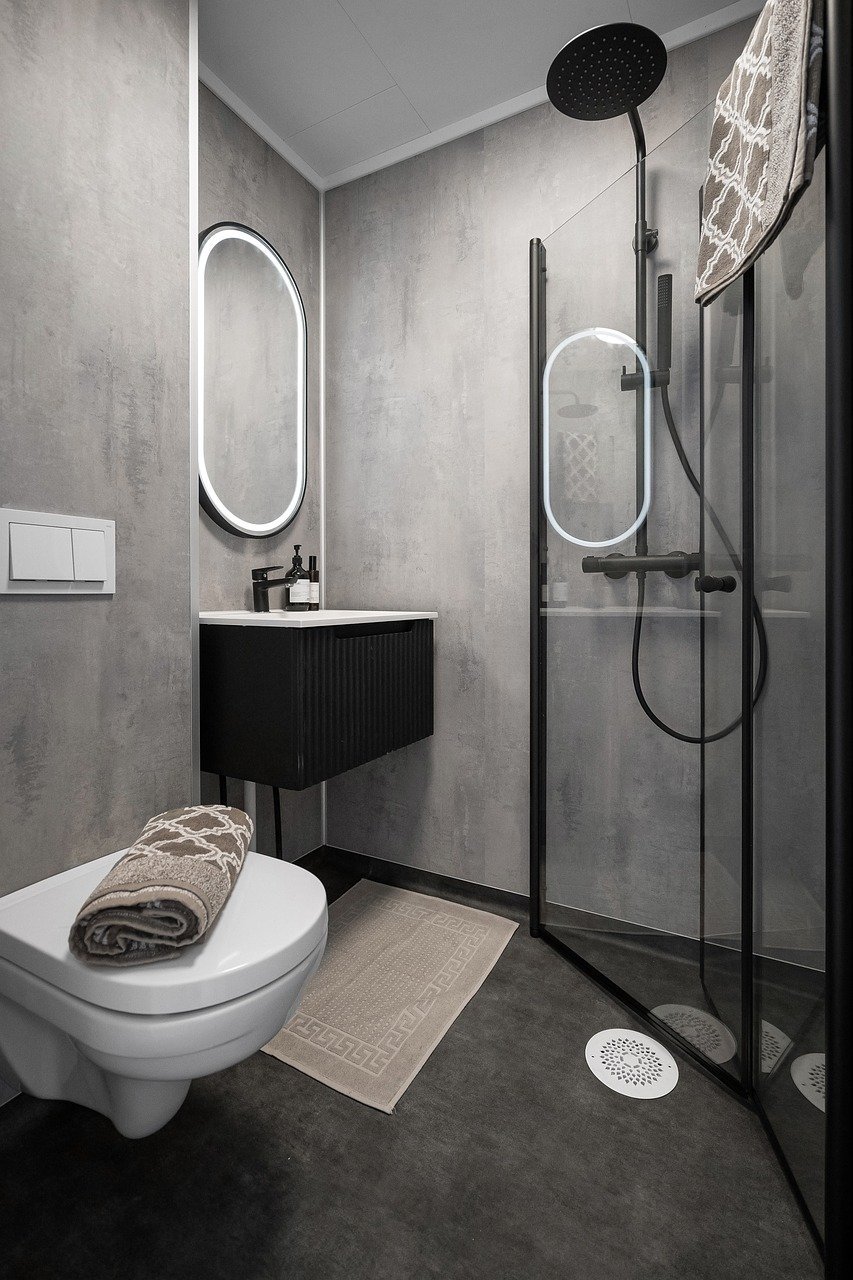 Industrial Chic Meets Modern Minimalism in This Sophisticated Bathroom