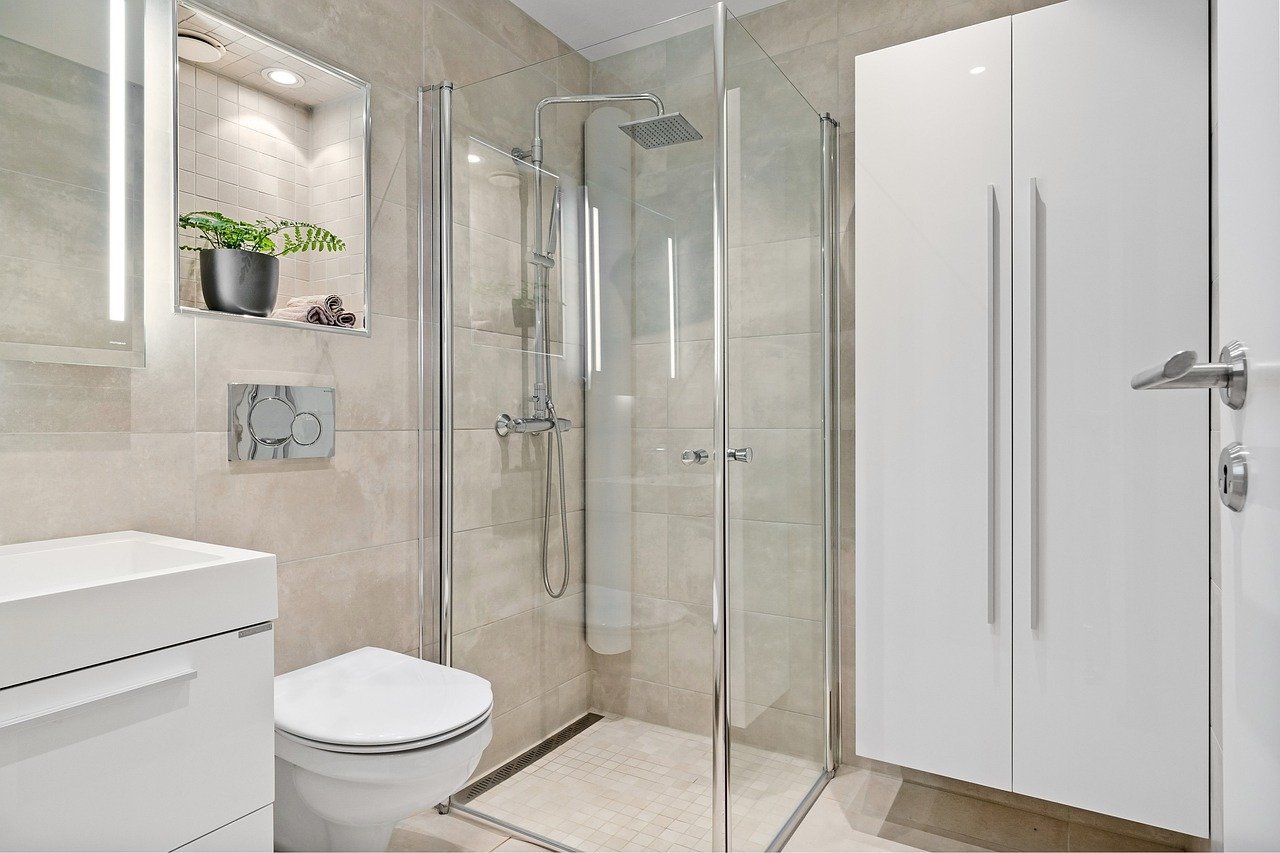 Tranquil Elegance: A Modern Bathroom Oasis