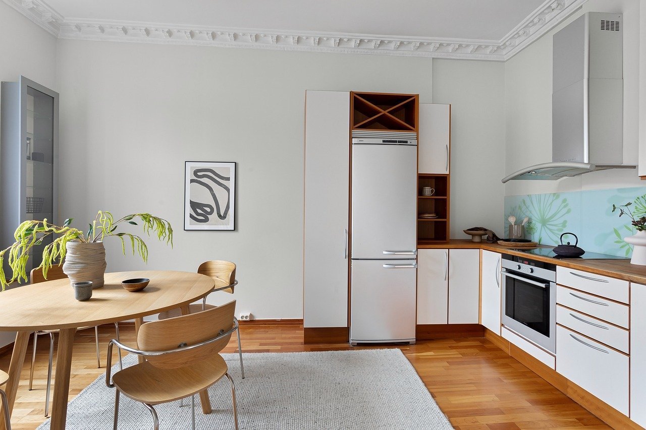 Modern Minimalism Meets Classic Elegance: A Luxury Kitchen Sanctuary