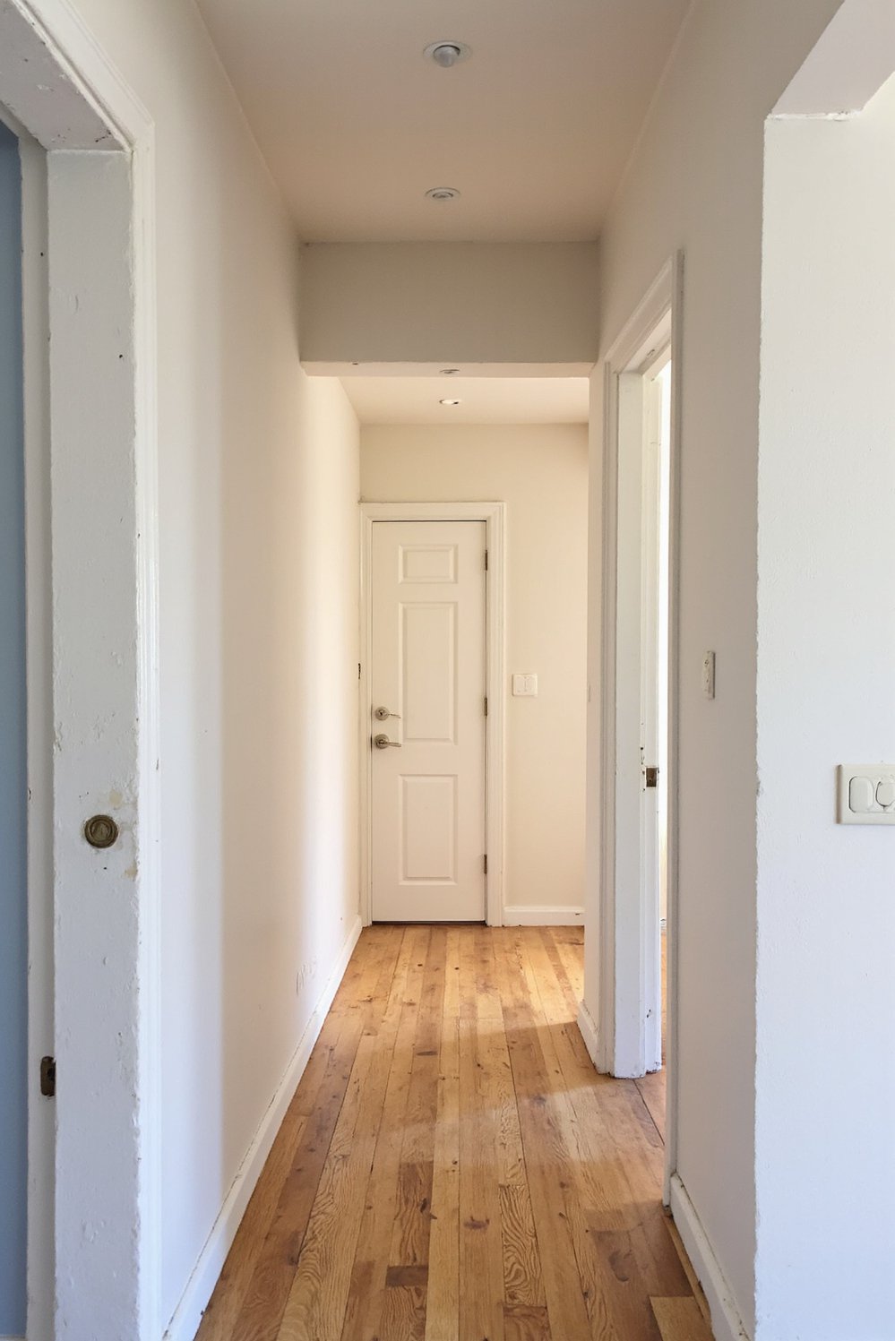 Narrow hallway decor ideas - Brighten a Dark Hallway: Light Walls & Warm Lighting - Light and bright hallway ideas: Transform a dark,...