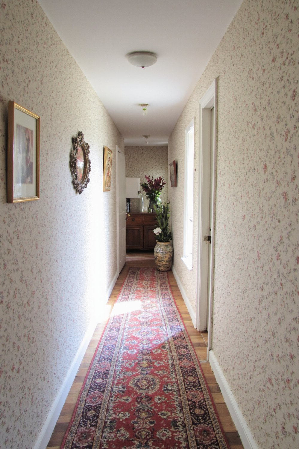 Narrow hallway decor ideas - Textured Walls & Rugs: Decorating Long Narrow Hallways - Spice up a long, narrow hallway with texture...