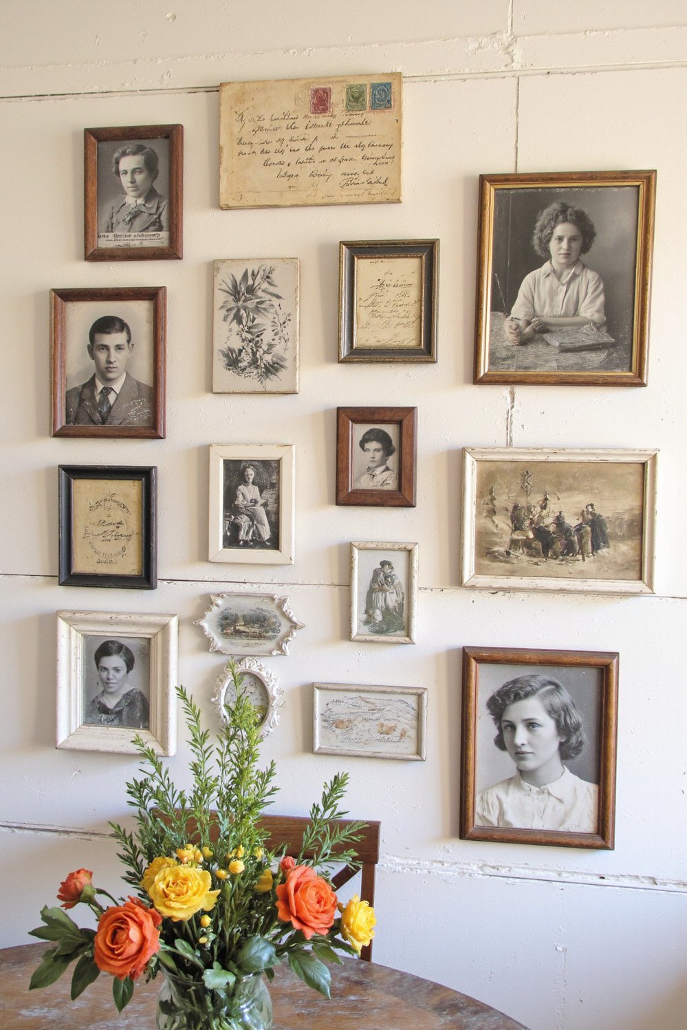 dining room wall decor - Romantic Shabby-Chic Dining Room Wall Decor Ideas - Create a romantic shabby chic dining room with...