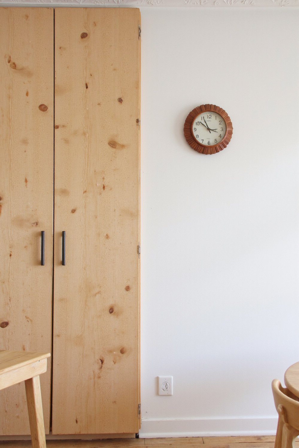 dining room wall decor - Scandinavian Dining Room Wall: Wood Paneling & Clock - Scandinavian dining room wall decor: Light wood paneling...