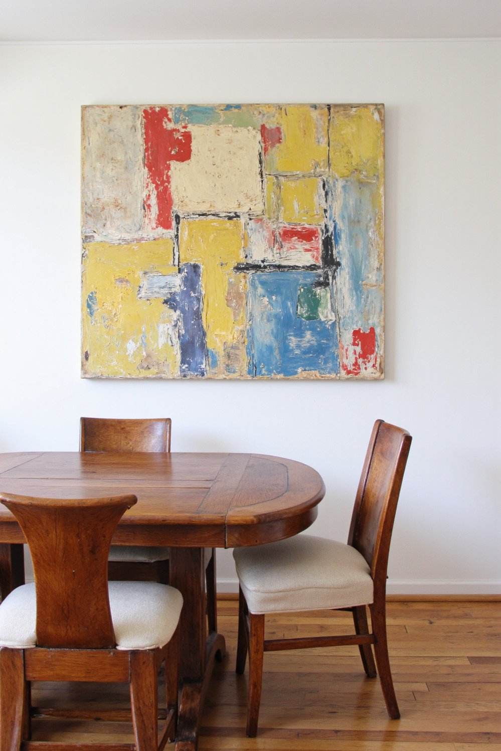dining room wall decor - Sophisticated Dining Room Accent Wall with Abstract Art - Dining room accent wall ideas? I love a...
