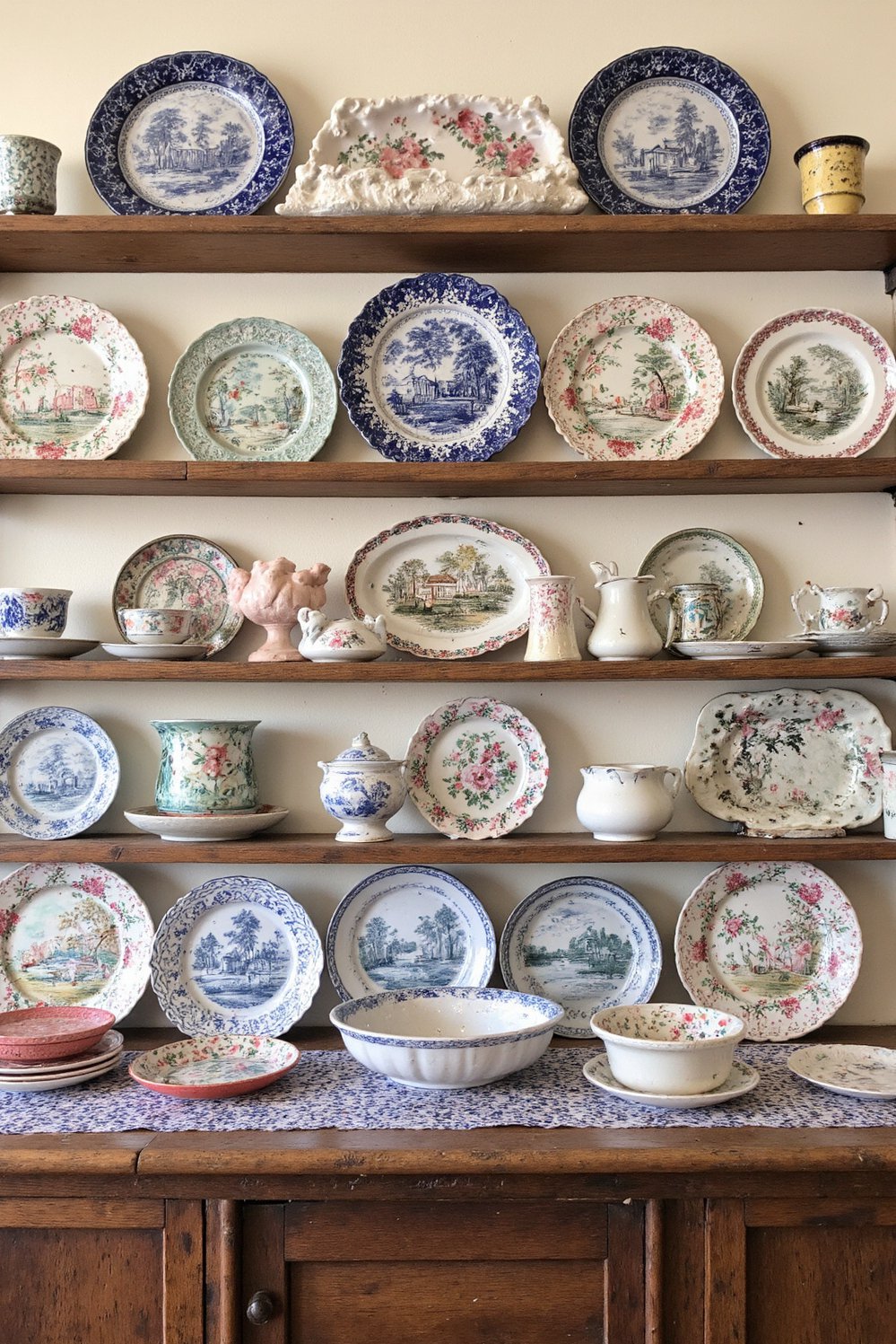 dining room wall decor - Antique Plate Display: Formal Dining Room Wall Decor - Create a stunning dining room with antique plates!...
