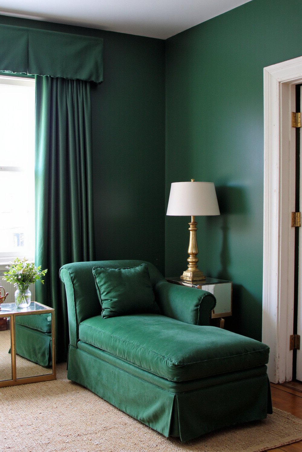 green bedroom ideas - Emerald Green Bedroom: Glamorous & Luxurious Design - This glamorous green bedroom is pure luxury. A...