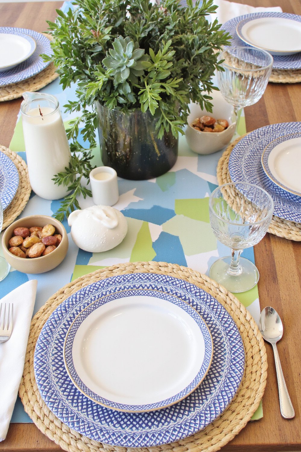 Spring Tablescapes ideas - Modern Easter Tablescapes: Geometric Patterns & Succulents - Modern Easter tablescape featuring geometric patterns. The plates...