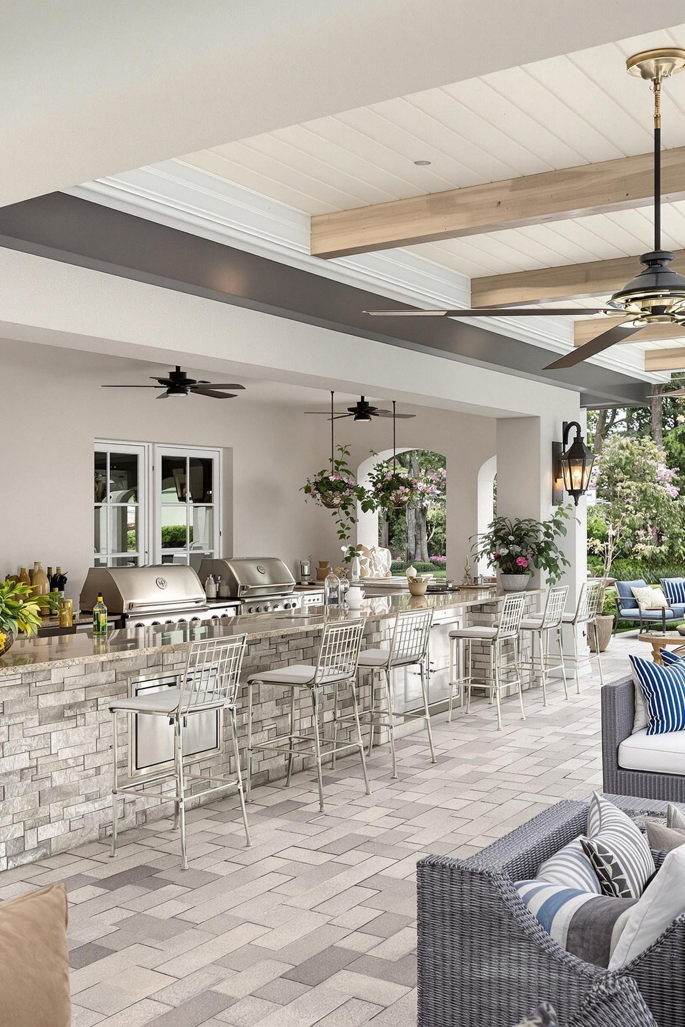 Outdoor entertaining area - Luxurious Resort-Style Outdoor Kitchen & Patio - This luxurious outdoor kitchen is resort-style living at...