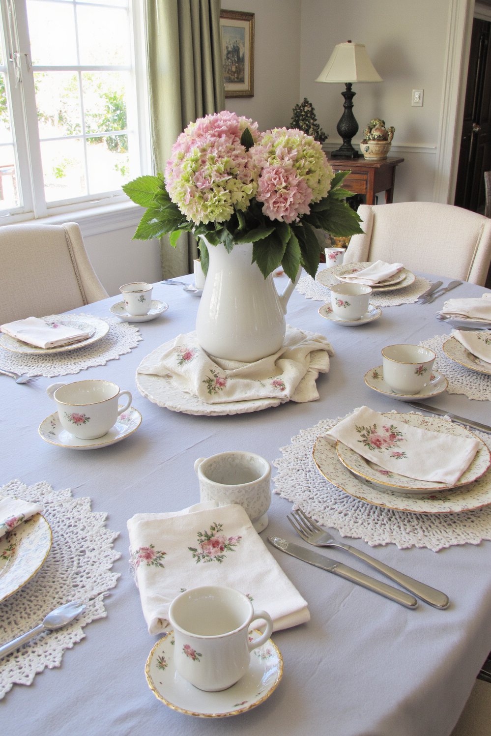 Spring Tablescapes ideas - Shabby Chic Spring Tablescape with Pastel Hydrangeas - Shabby chic spring tablescape ideas. I adore the...