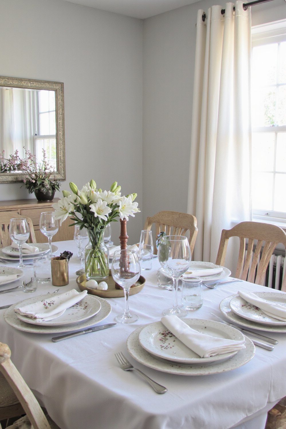 Spring Tablescapes ideas - Chic Spring Tablescape: Grey & White Minimalist Design - Sophisticated Easter tablescape in soft grays and whites....