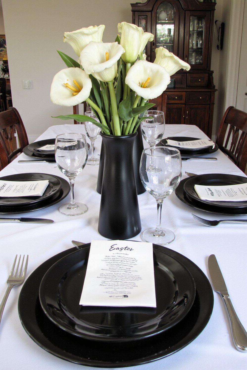 Spring Tablescapes ideas - Monochrome Easter Tablescape: Black & White Elegance - Elegant Easter tablescape ideas using a black and...