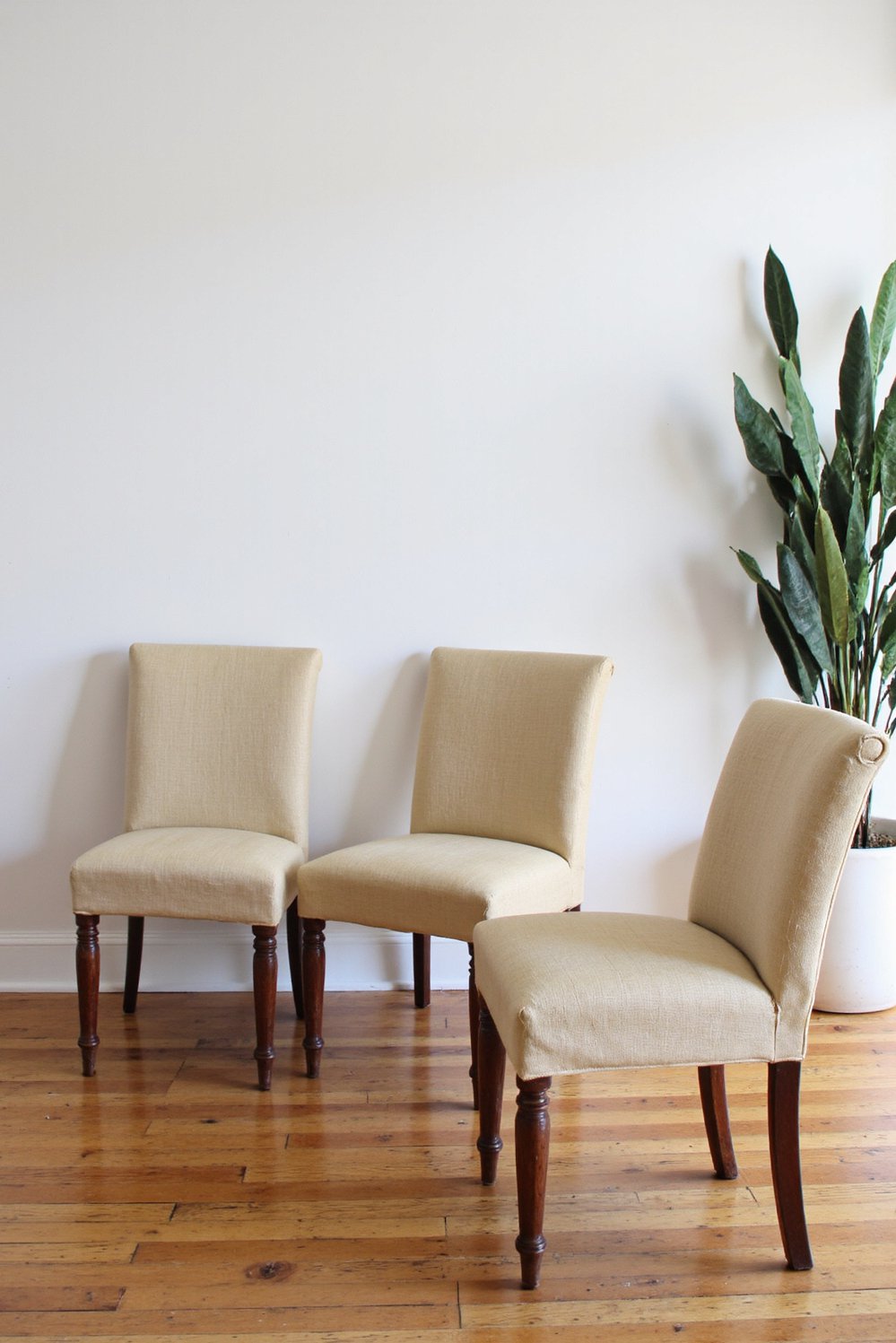 Neutral upholstered dining chairs - Sand-Colored Linen Dining Chairs: Versatile Design Ideas - Sand-colored linen dining chairs: perfect for smaller spaces....