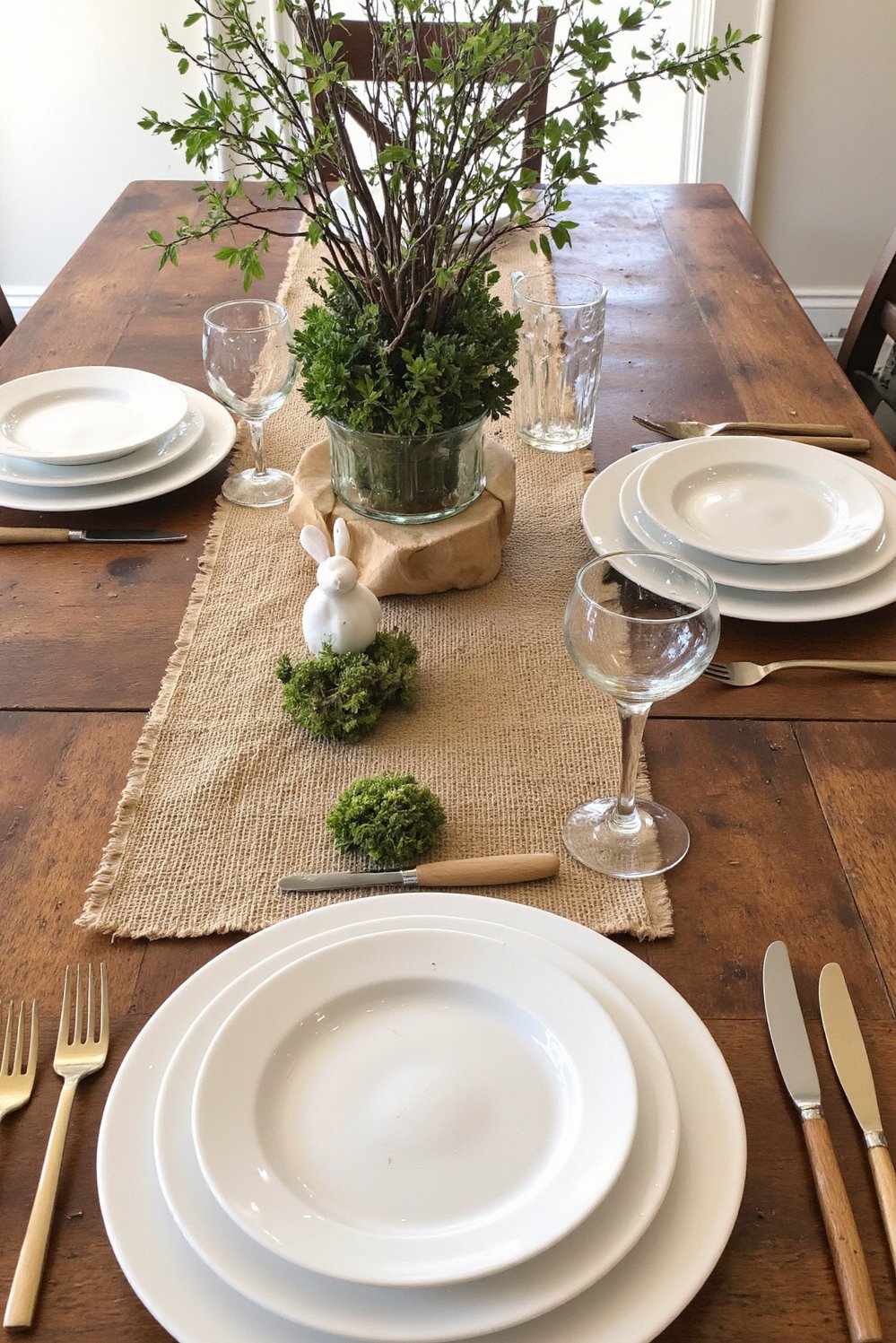 Spring Tablescapes ideas - Rustic Easter Tablescape: Natural Spring Elements - Create a rustic Easter tablescape with natural elements....