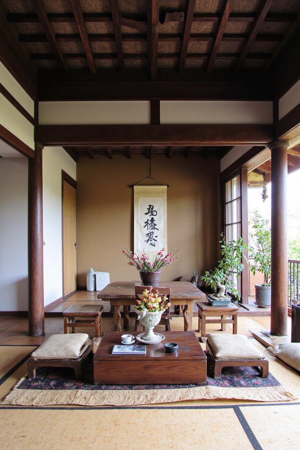 Japanese style living rooms - Tranquil Japanese Living Room: Tatami & Tokonoma - Japanese living room design often centers on a...