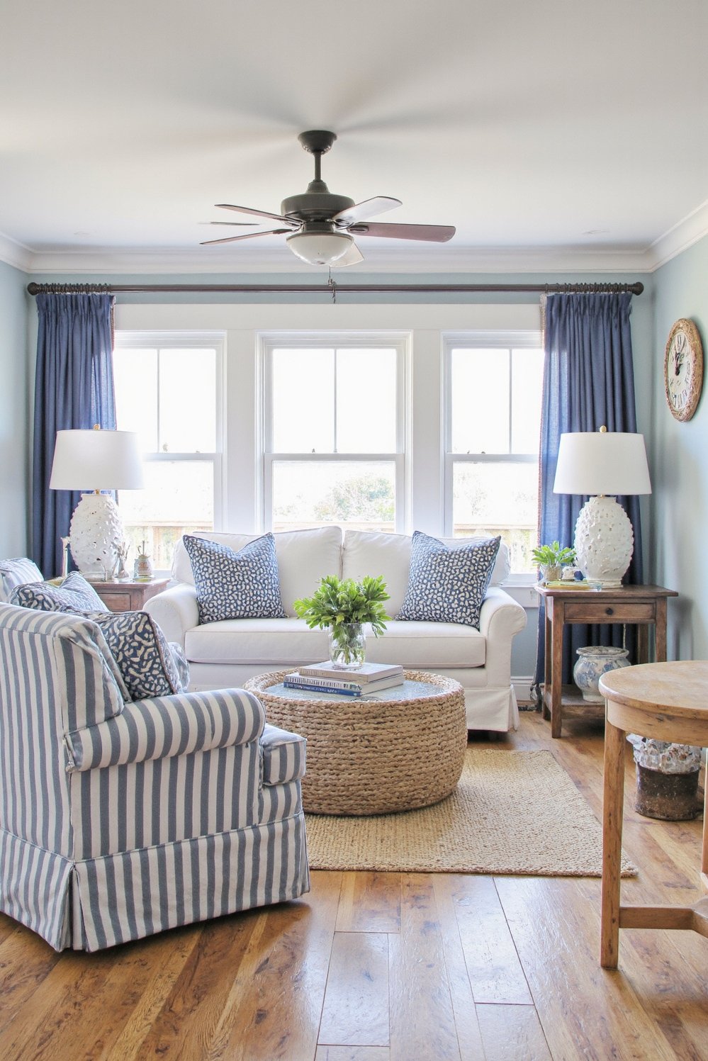 beachy living room ideas - Coastal Living Room: Nautical Theme & Light Wood - Coastal living room decor: Transform your space with...