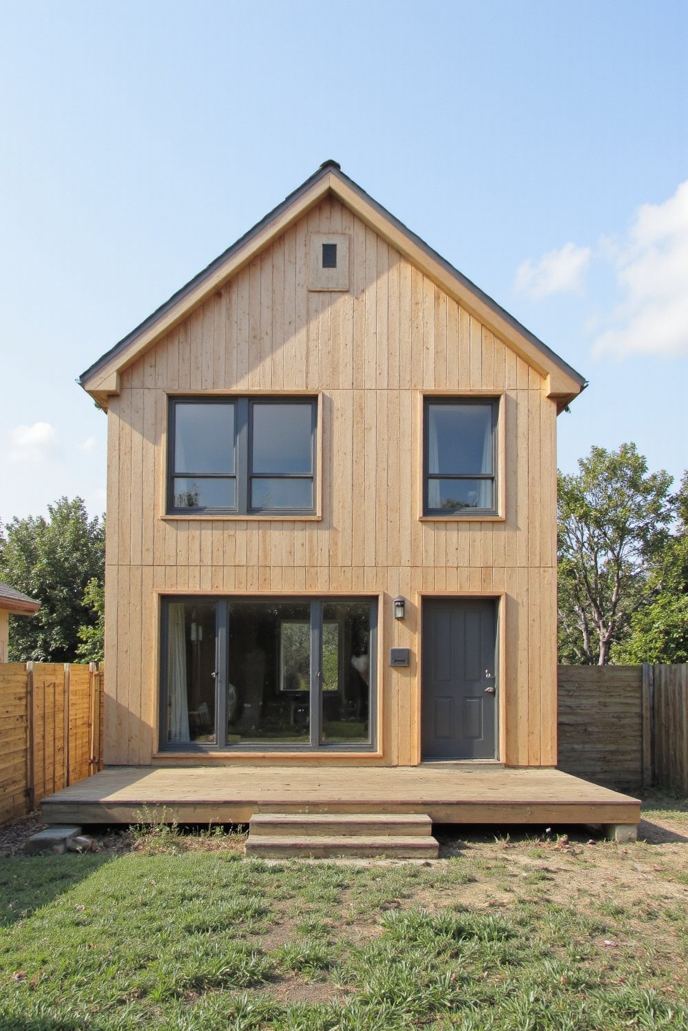 Modern house exteriors - Bloxburg Minimalist House: Light Wood & Dark Grey Windows - This minimalist house design, inspired by Bloxburg, is...