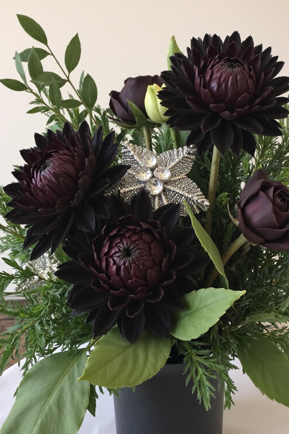 Moody Romantic Wedding Decor - Moody Romantic Wedding: Dark Floral Centerpieces - Moody romantic wedding centerpieces: Dark dahlias and roses...