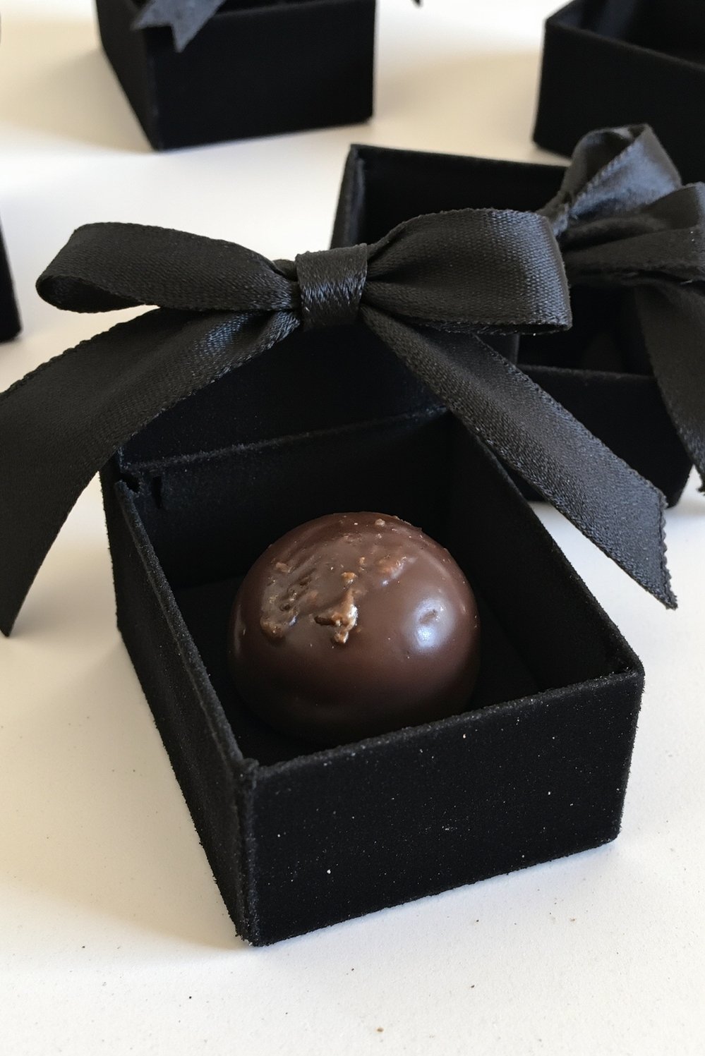 Moody Romantic Wedding Decor - Dark Chocolate Truffles: Moody Wedding Favors - Dark wedding favors: Elegant and decadent. A tiny...