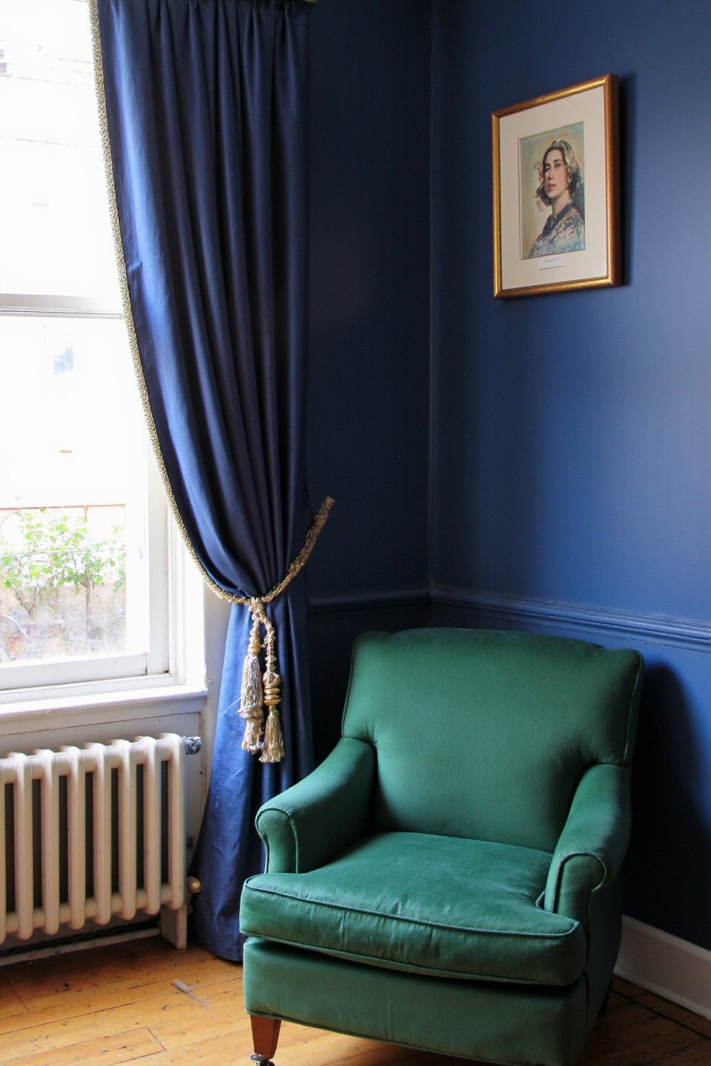 bedroom color combination ideas - Jewel-Toned Hollywood Regency Bedroom Colors - Create a luxurious bedroom with a jewel-toned color...