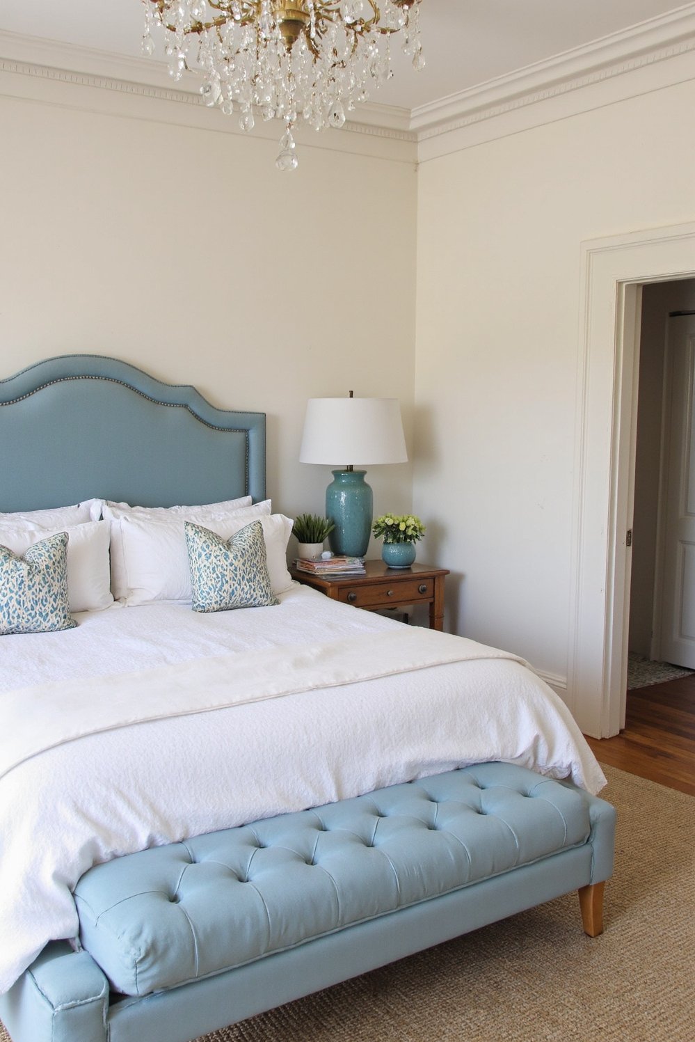 coastal cottage bedroom ideas - Luxurious Beach House Bedroom: Coastal Bedroom Decor - Coastal cottage bedroom elegance starts with a plush...