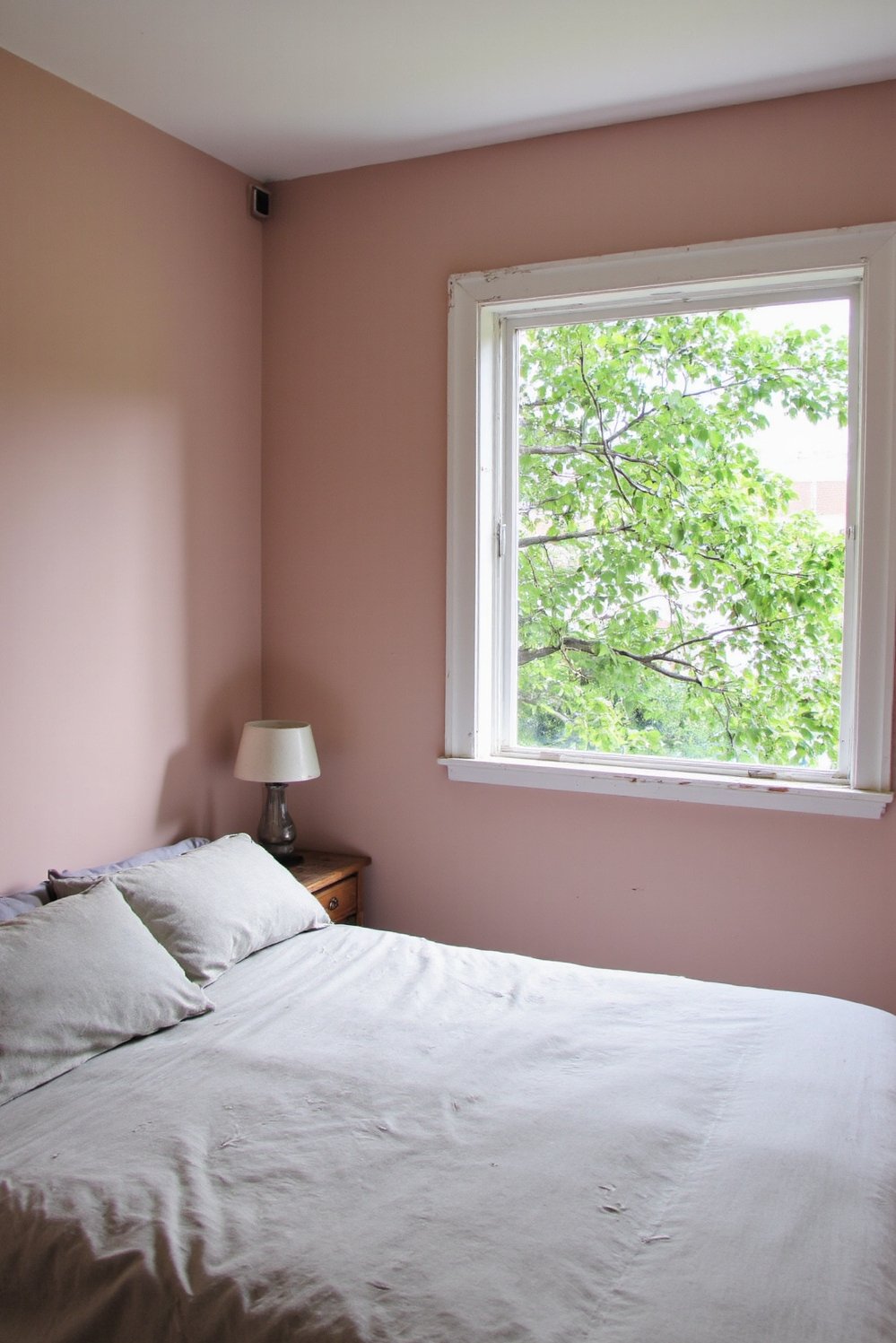 bedroom color combination ideas - Dusty Rose & Grey: Calming Bedroom Color Palette - Dusty rose walls and light grey bedding create...