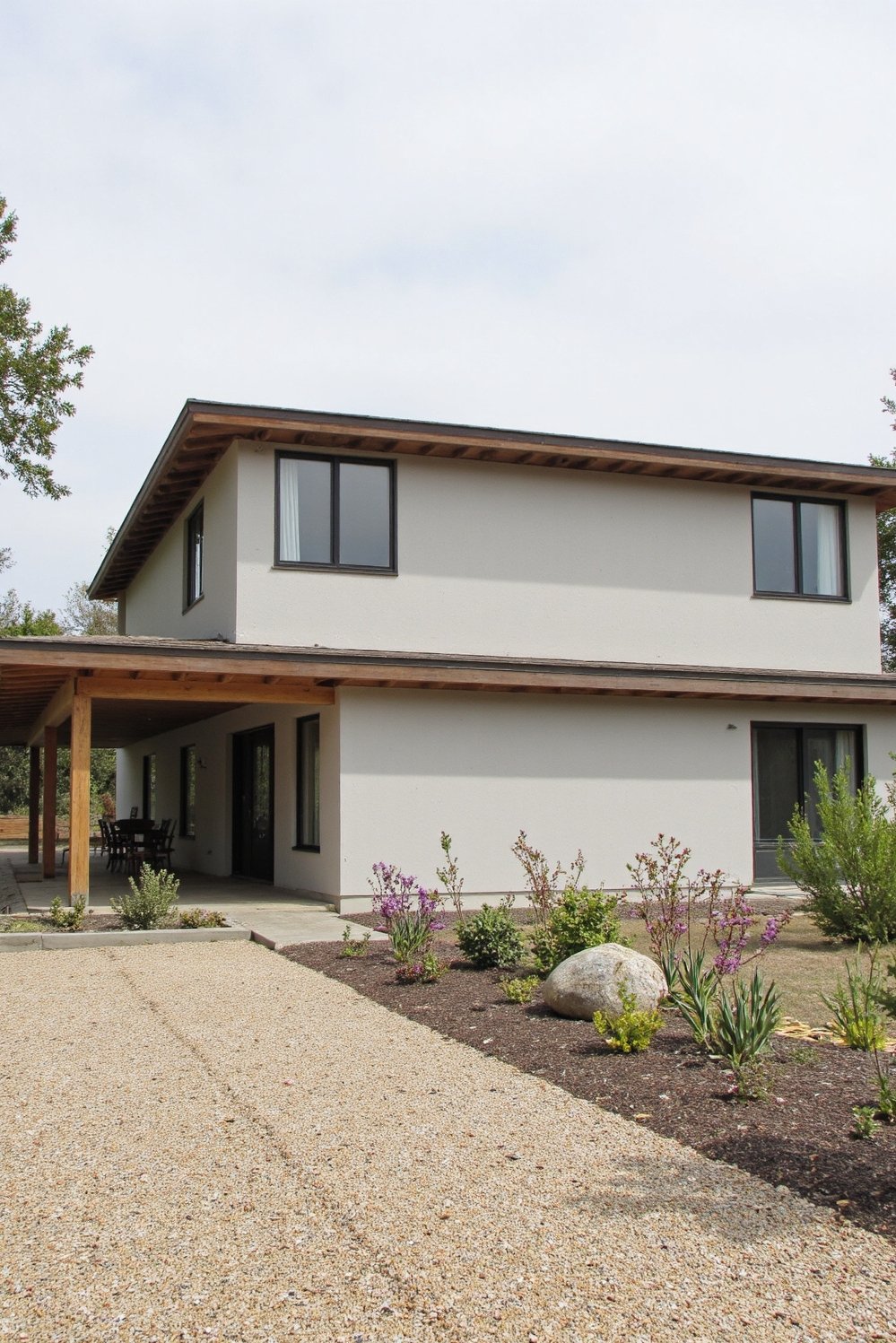 Modern house exteriors - Modern Ranch House Exterior: Simple Elegance - Modern ranch house exterior: Clean lines and horizontal...