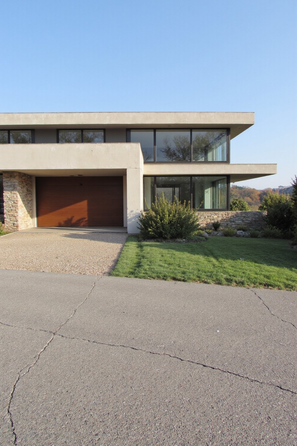 Modern house exteriors - Minimalist Ranch House: Expansive Glass & Stone - Modern minimalist house design: low profile, expansive windows,...