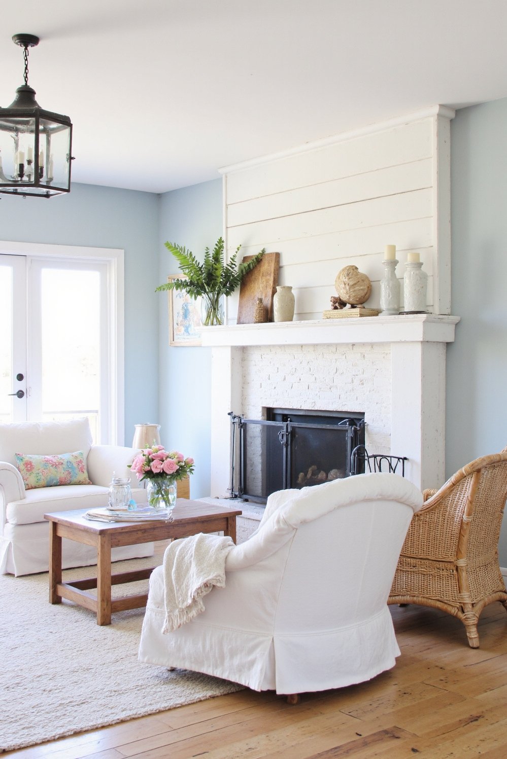 beachy living room ideas - Bright Beachy Living Room with Light Wooden Floor - Beach living room decor: Imagine a bright, airy...
