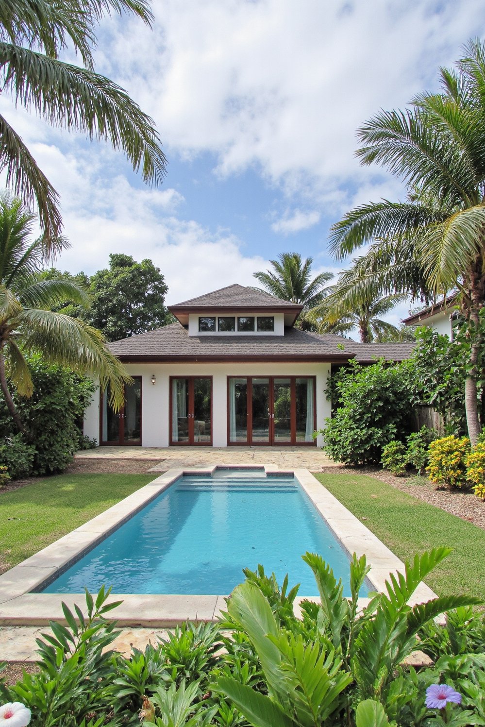 tropical house design ideas - Modern Tropical House: Lush Garden & Pool Views - Modern tropical house design: clean lines, expansive windows,...