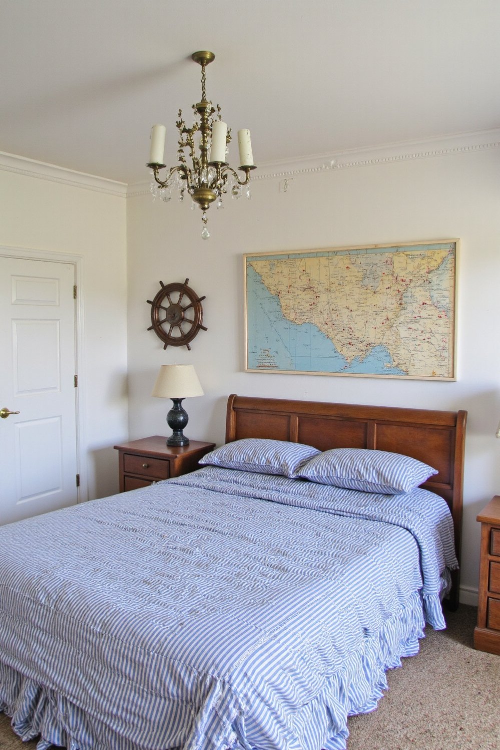 coastal cottage bedroom ideas - Nautical Coastal Bedroom: Navy, White & Ship's Wheel - Coastal cottage bedroom, nautical style! I love the...