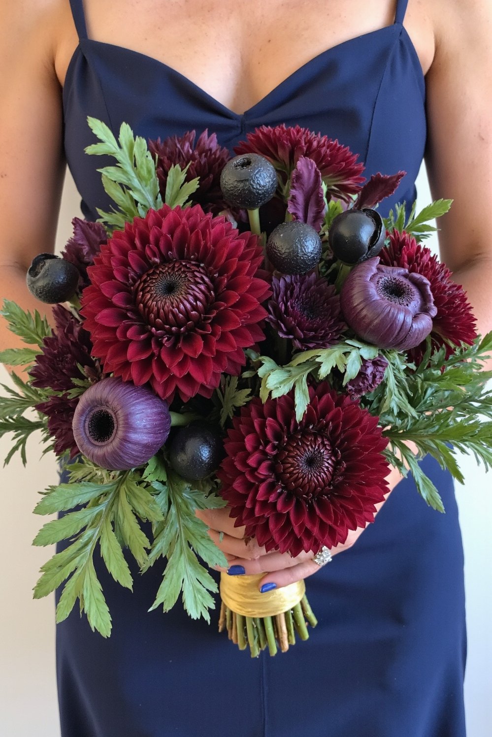 Moody Romantic Wedding Decor - Dark Romantic Bridal Bouquet Details - Dark romantic wedding bouquet: Burgundy dahlias, purple lisianthus,...