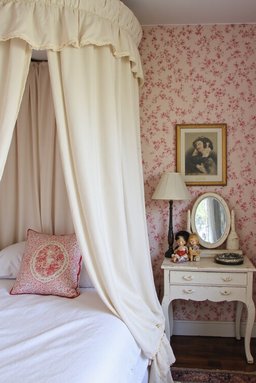 Cherry Bedroom Ideas - Dreamy Cherry Blossom Bedroom: Sheer Fabrics & Vintage Charm - Create a romantic cherry blossom bedroom. This dreamy...