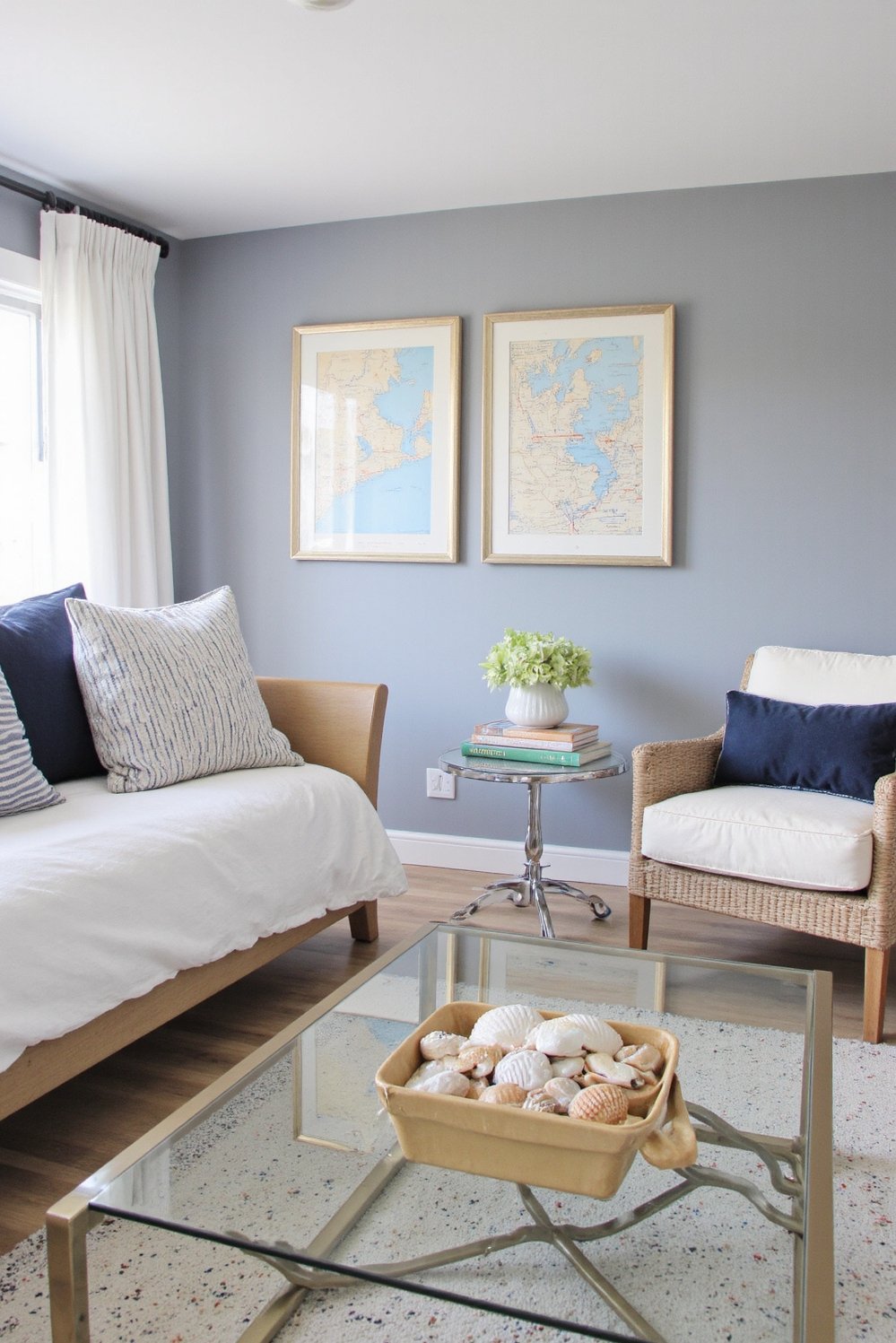 coastal cottage bedroom ideas - Navy & White Modern Coastal Bedroom Design - This modern coastal bedroom is sophisticated and serene....