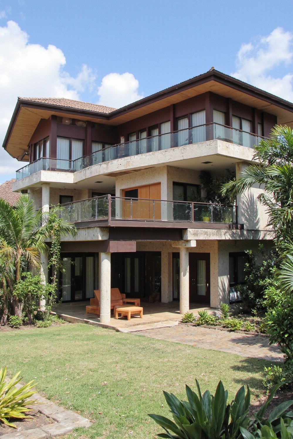 tropical house design ideas - Spacious Modern Tropical House: Expansive Views & Design - This sprawling modern tropical house is breathtaking! The...