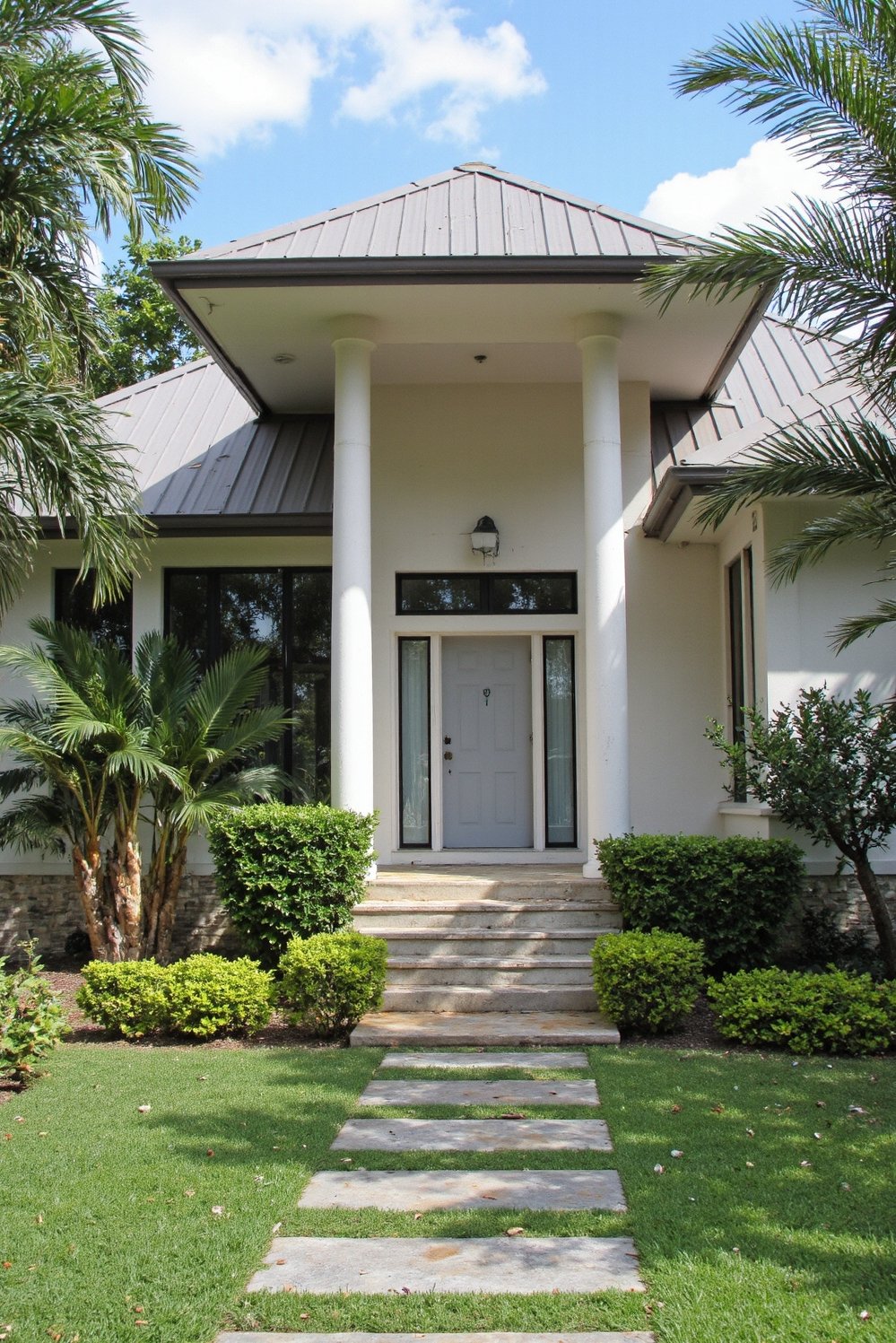 tropical house design ideas - Bright Tropical Home: Sustainable Design & Natural Light - Bright, airy tropical home design. Natural light and...