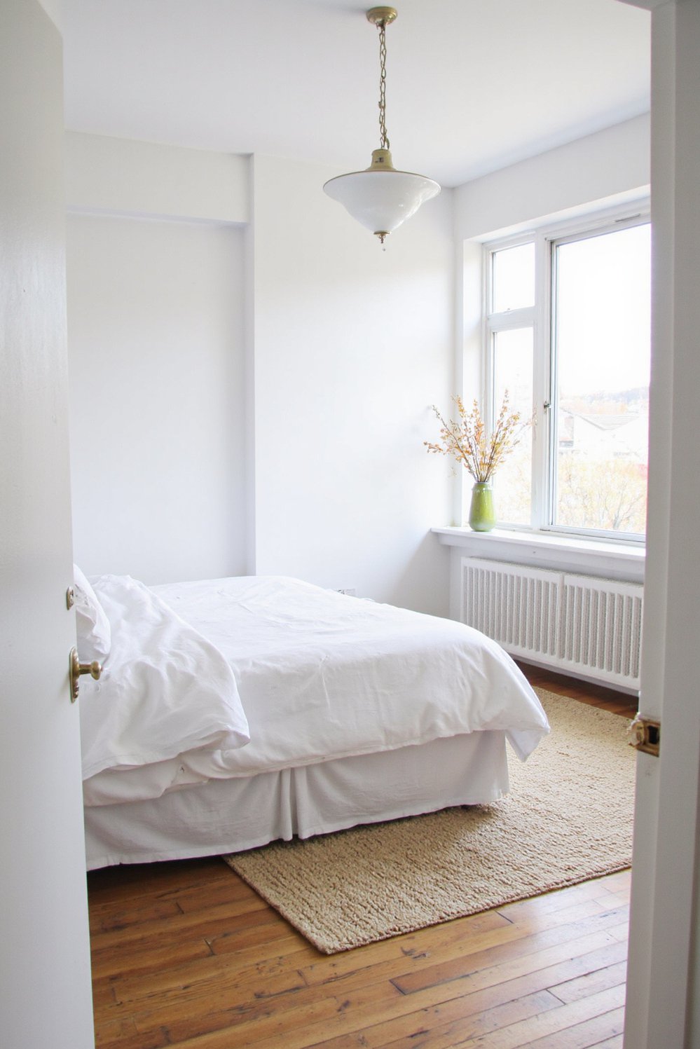 Tips for minimalist bedroom decoration - Bright Minimalist Bedroom: Sunlight & Simple Decor - Minimalist bedroom with natural light. This bright and...
