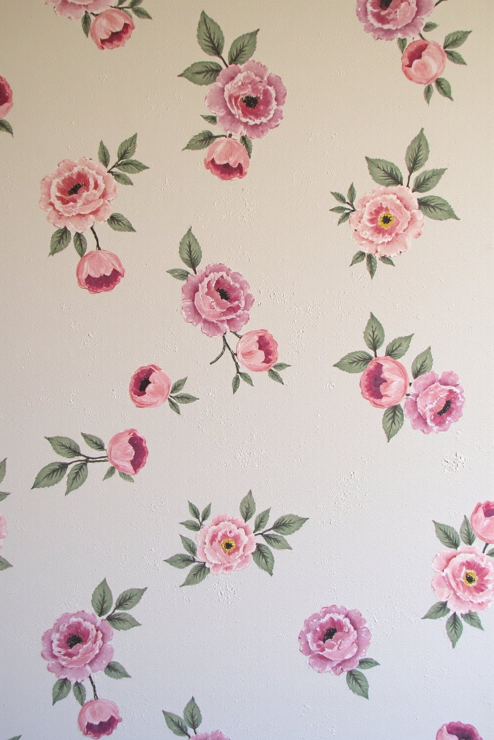 Hand painted wall pattern - Romantic Floral Brushstroke Accent Wall - Hand-painted rose wall pattern. Delicate pastel pink and...