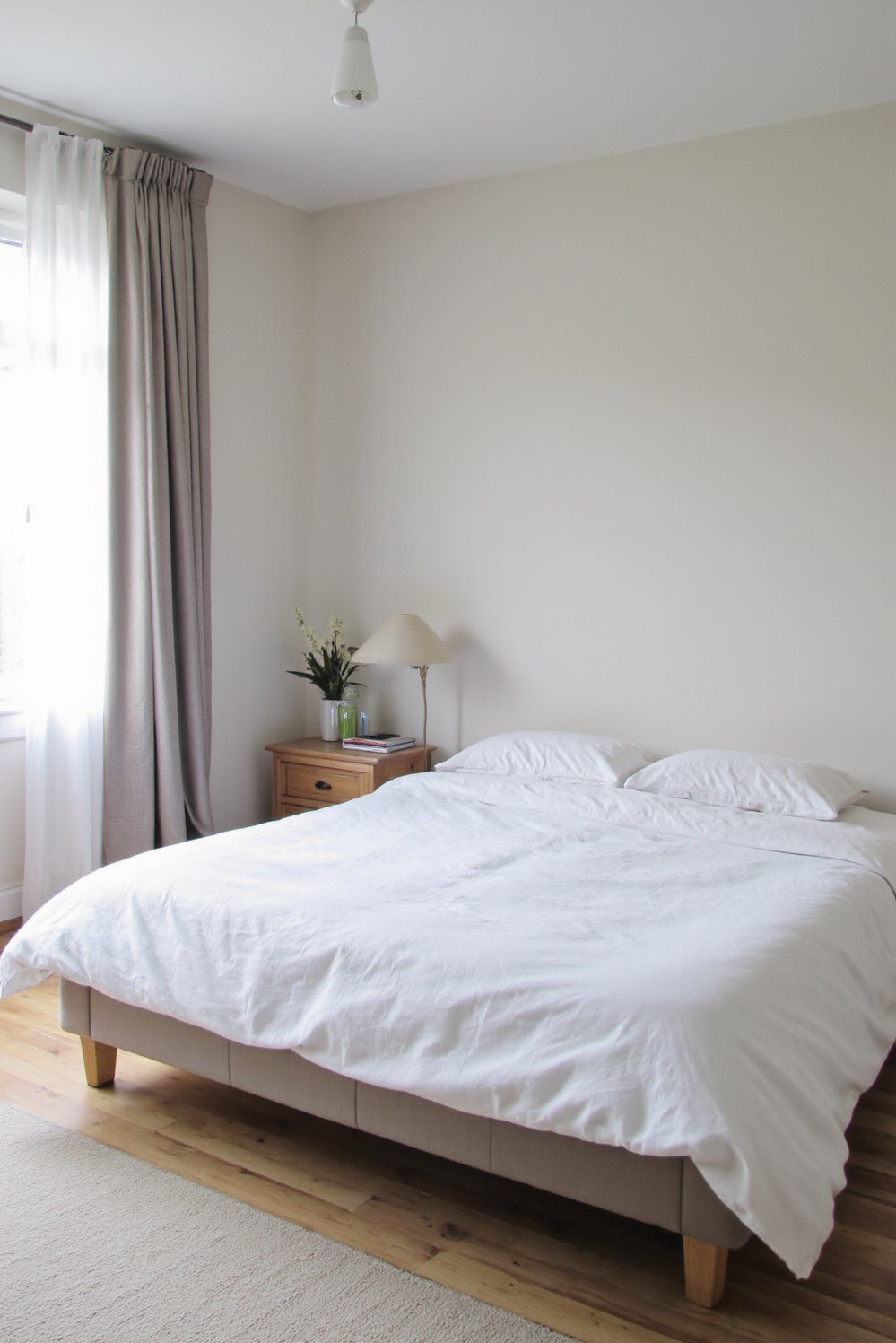 Tips for minimalist bedroom decoration - Calming Minimalist Bedroom: Neutral Palette & Peace - Achieve a peaceful minimalist bedroom. This neutral color...