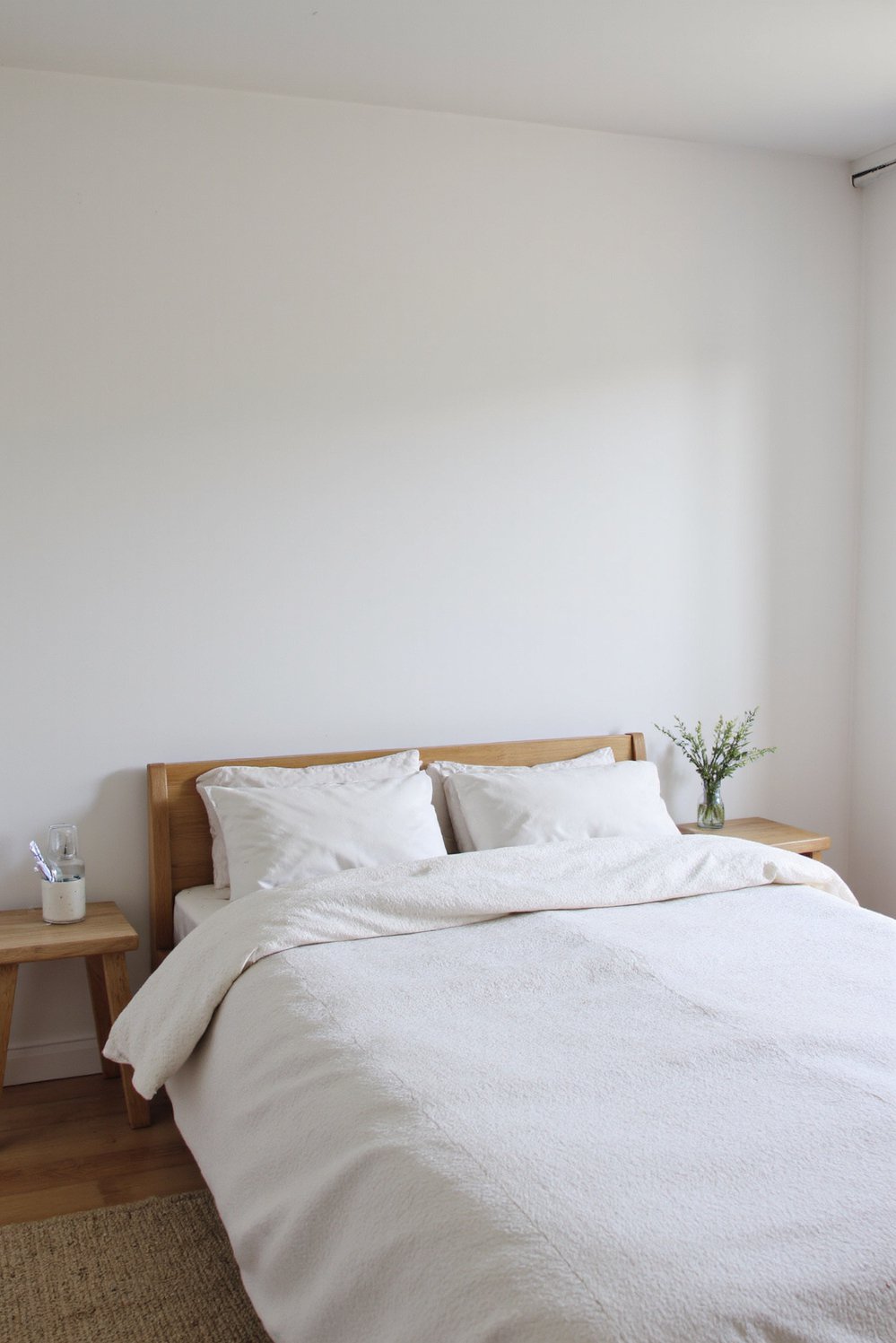 Scandinavian bedroom ideas - Calming Neutral Scandinavian Bedroom Design - Create a calming Scandinavian bedroom retreat. Neutral colorsâthink...