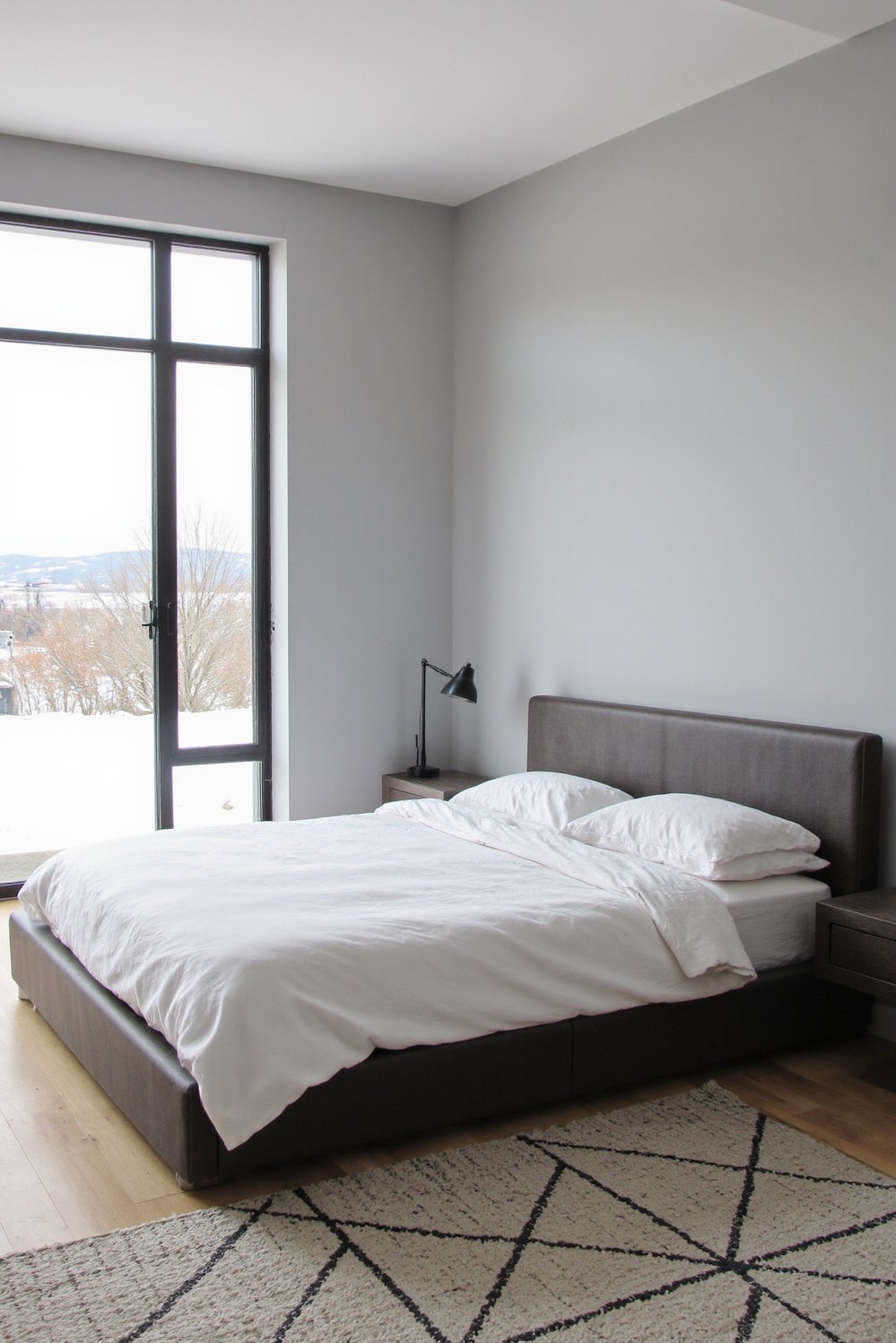 Scandinavian bedroom ideas - Modern Scandinavian Bedroom: Sleek Platform Bed & Grey Walls - Modern Scandinavian bedroom with a sleek platform bedâperfect...