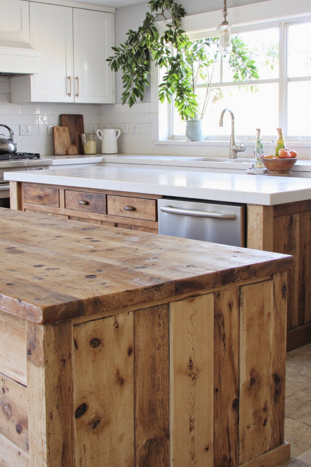 Wood kitchen island ideas - Rustic Kitchen Island: Concrete Top & Warm Wood - This rustic kitchen island is stunning! The warm...