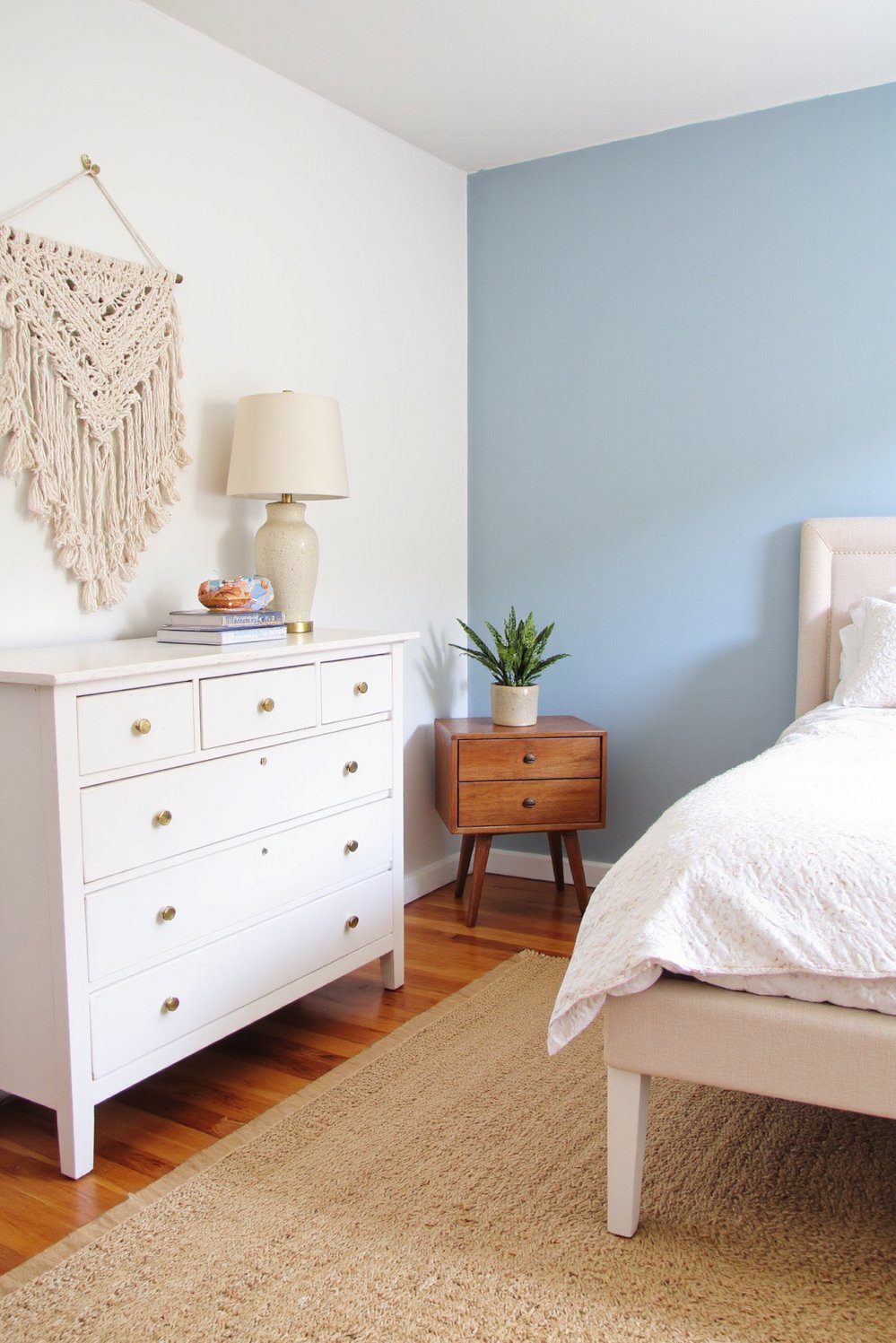 Scandinavian bedroom ideas - Bright Scandi Bedroom: Pale Blue & Woven Textures - Bright Scandinavian bedroom ideas! I love the pale...