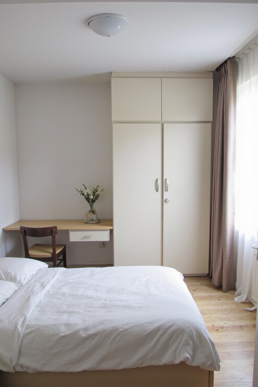 Scandinavian bedroom ideas - Functional & Cozy Scandinavian Guest Room - Functional and comfortable Scandinavian guest room. This space...