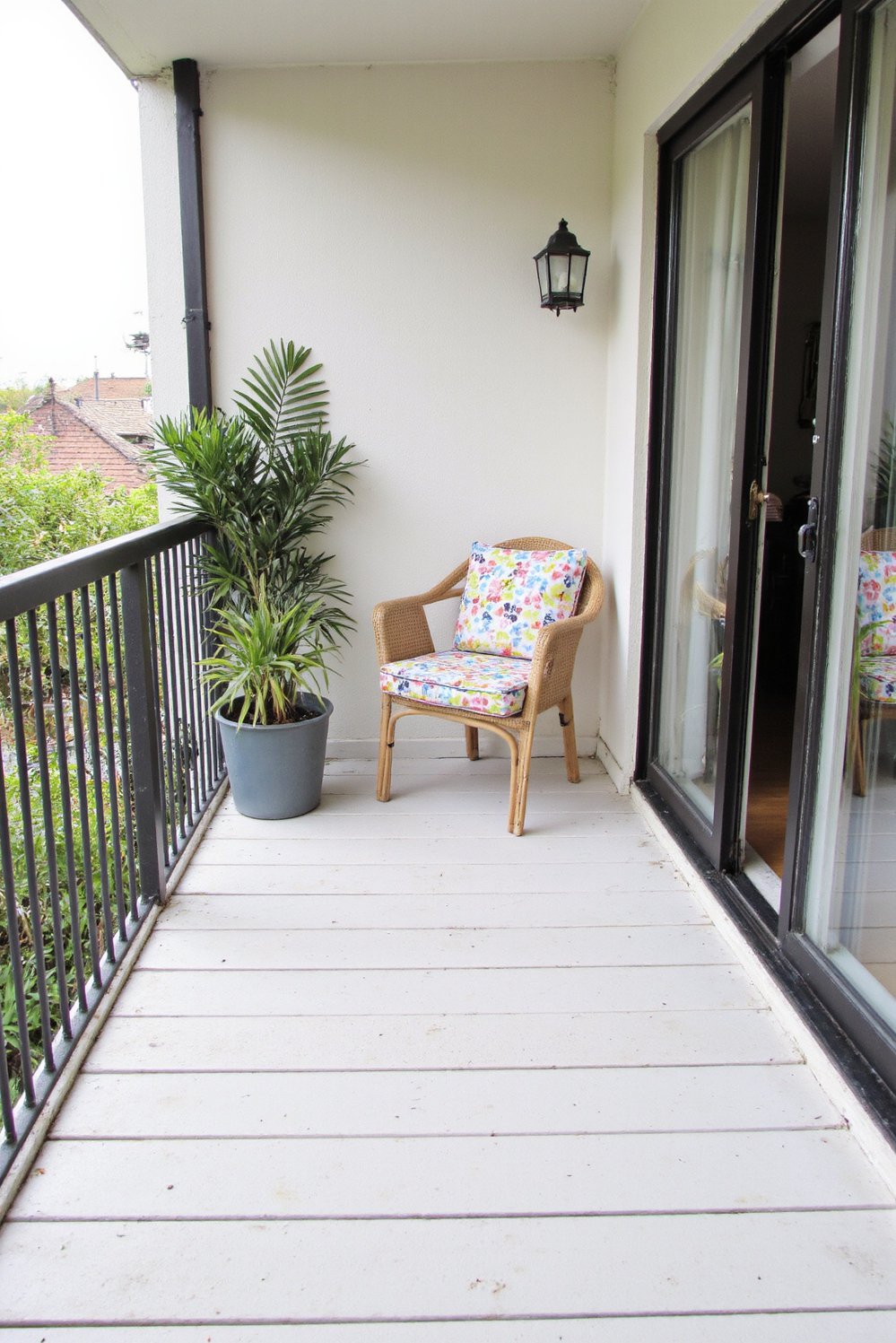 Balcony flooring ideas - Bright White Wood Planks: Small Balcony Decor - Transform your small balcony into a sunny retreat...