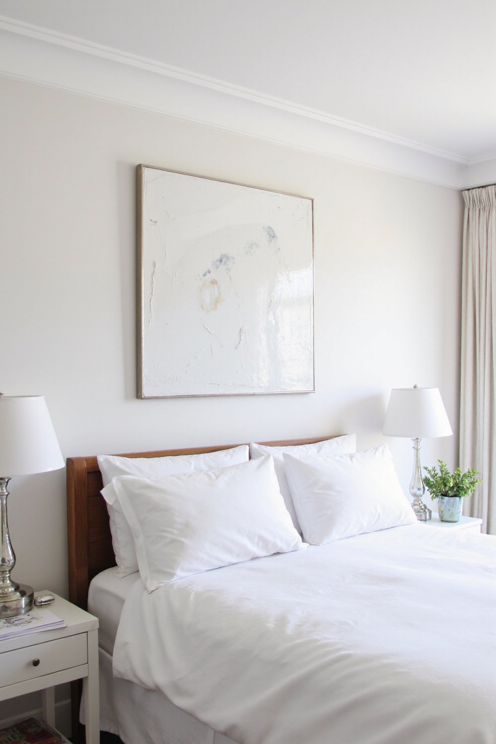 White bedroom decor ideas - White Bedroom Design: Statement Artwork & Cozy Whites - White bedroom ideas? This sophisticated design centers on...