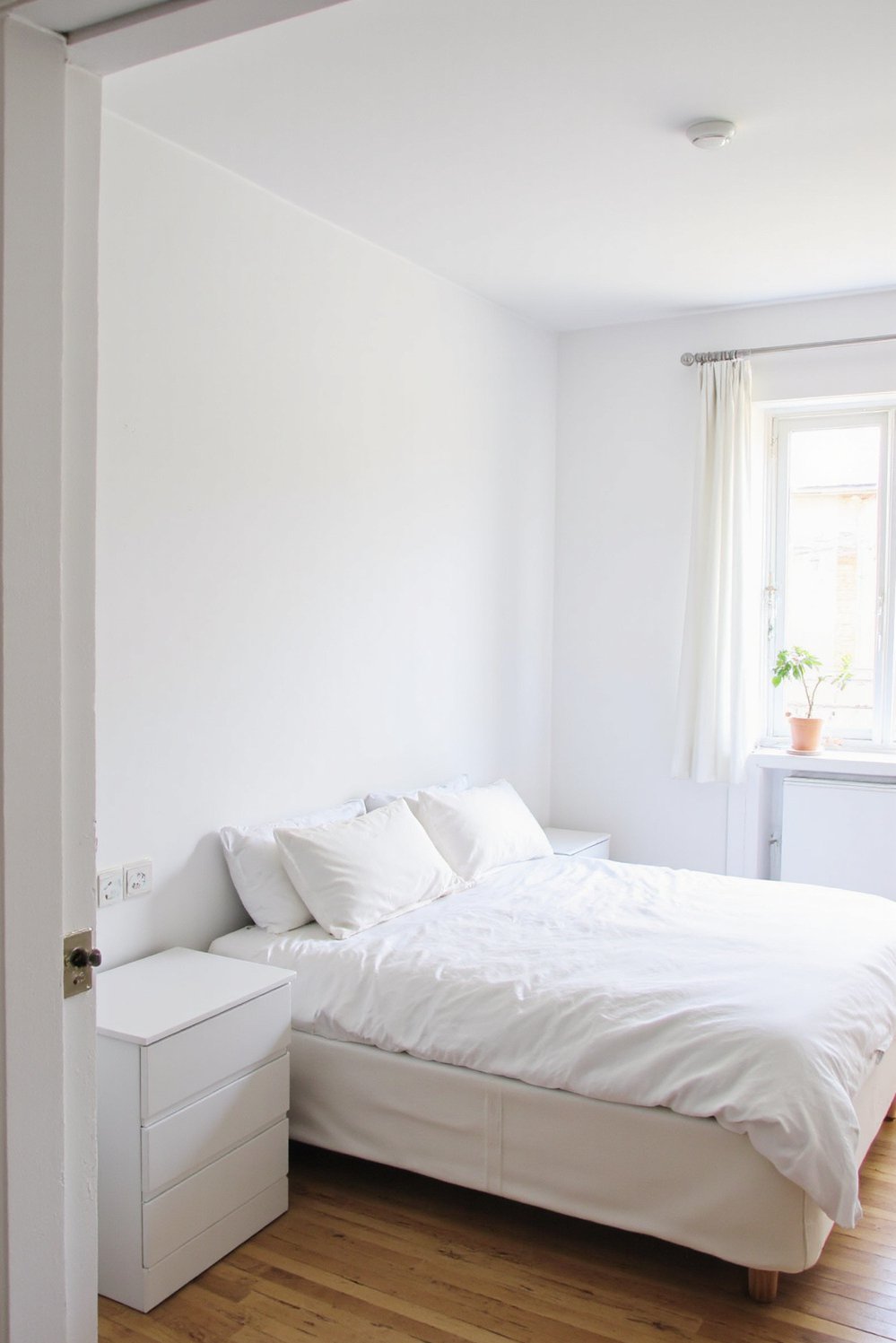 White bedroom decor ideas - Space-Saving White on White Studio Bedroom - Small white bedroom? Maximize space with multifunctional furniture....