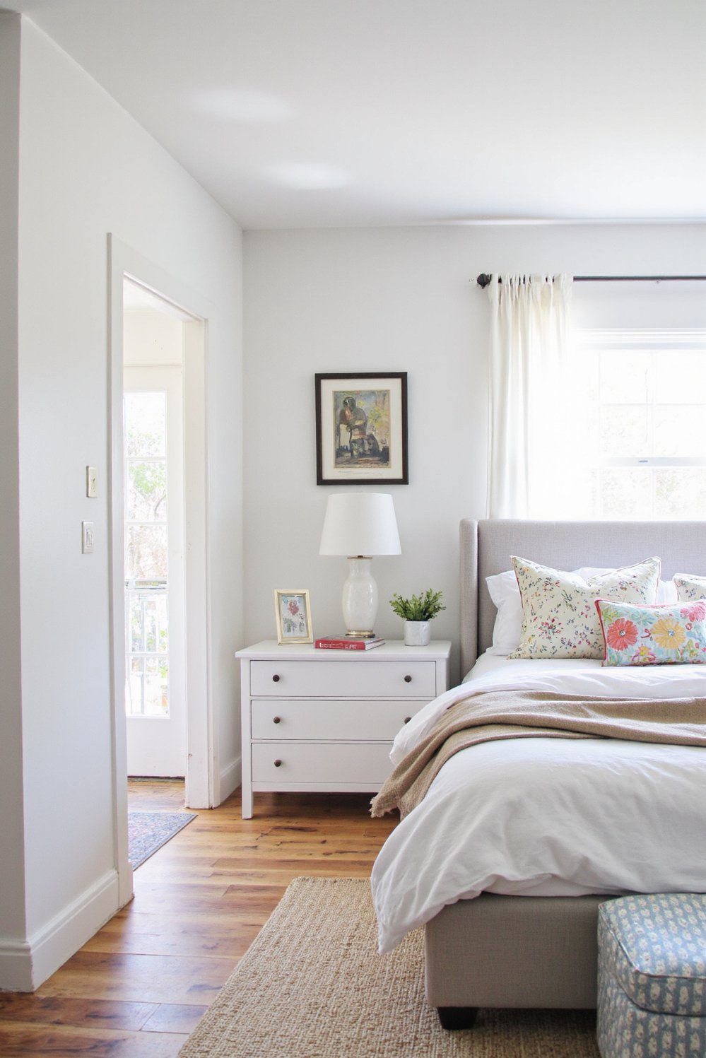 White bedroom decor ideas - Refined White Bedroom: Modern & Traditional Mix - White bedroom furniture: a blend of modern and...